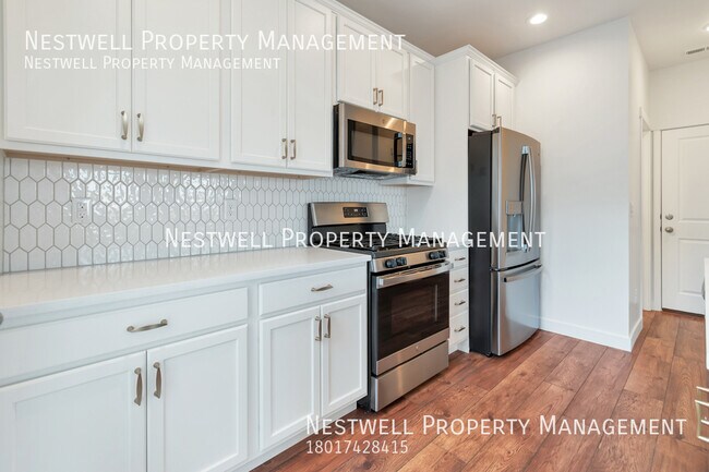 Building Photo - $250 OFF 1ST MONTH'S RENT - Great 3-bed Ho...