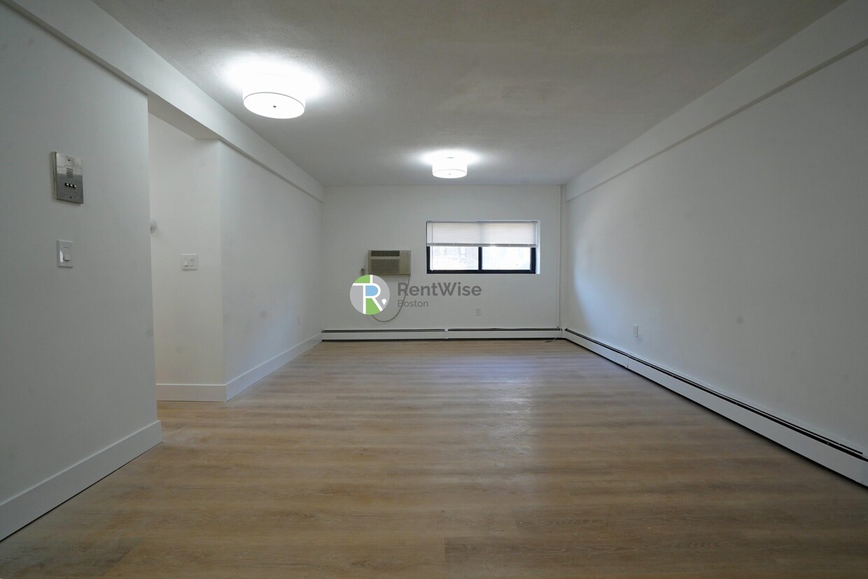 Foto principal - 741 E 6th St