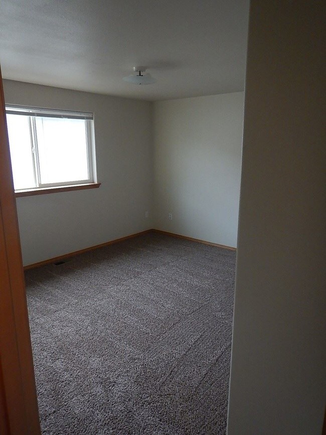 576616 S Main St, Prineville, OR 97754 Apartment for Rent in