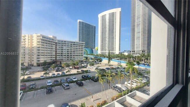 Building Photo - 1849 S Ocean Dr