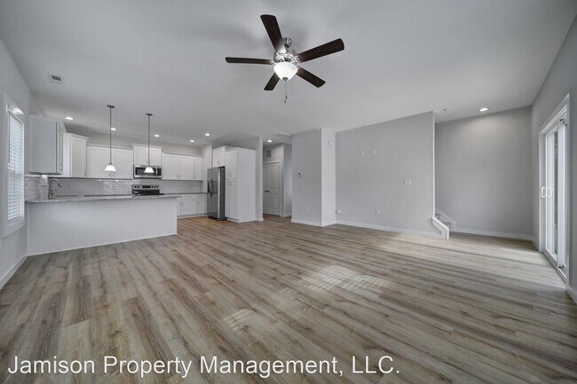 Foto del edificio - 3 br, 2.5 bath House - 1018 East Dr
