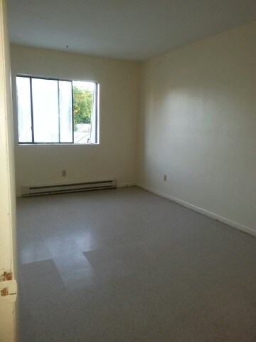 Bedroom 1 - 110 Griffiths St