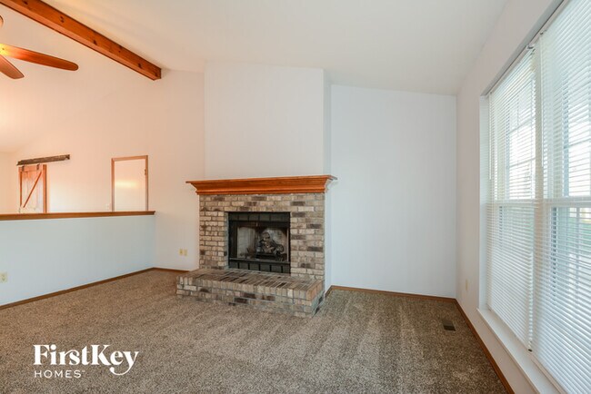 Foto del edificio - 210 Briar Valley Ct S