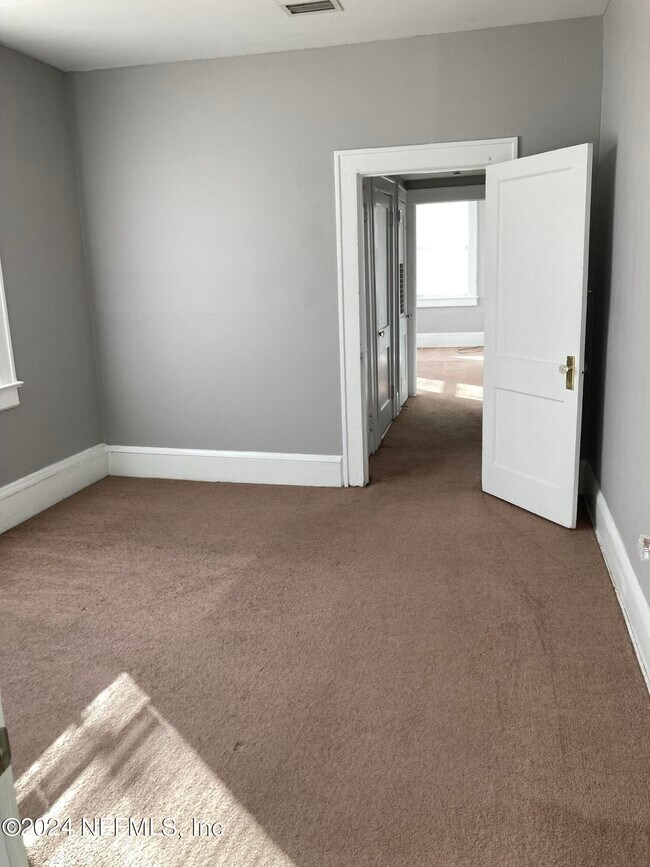 Building Photo - 2320 College St