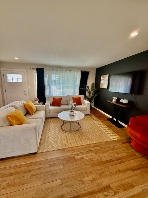 Foto del edificio - 9128 Pembroke Ln