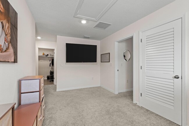 Building Photo - 1425 NW 136th Dr