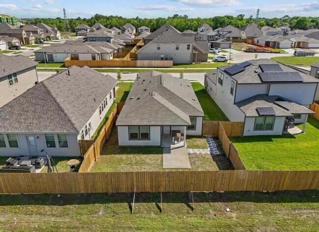 Foto del edificio - 5339 CJ Walker Ln