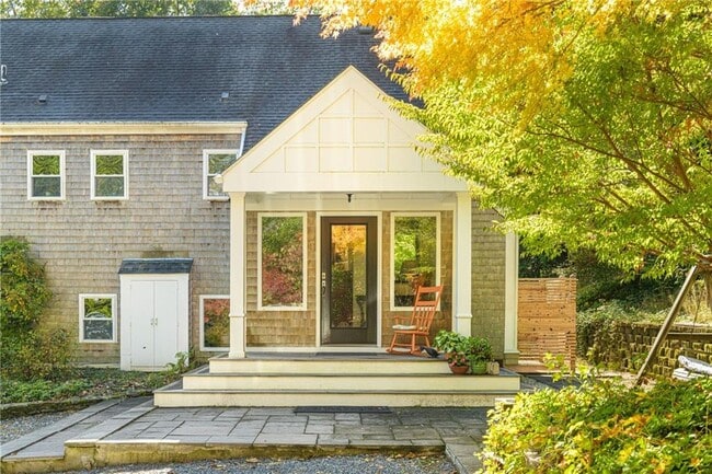 Building Photo - 140 Connection St