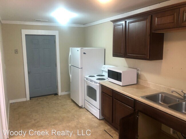 Building Photo - 1 br, 1 bath House - 801 1/2 Maple Street