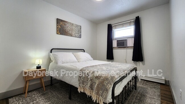 Building Photo - 525 7th Ave E