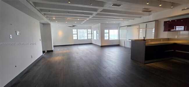 Foto del edificio - 5255 Collins Ave