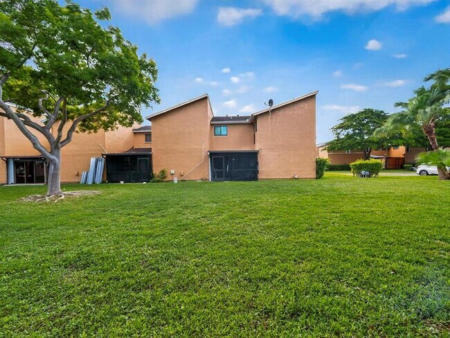 Foto del edificio - 8009 NW 71st Ct