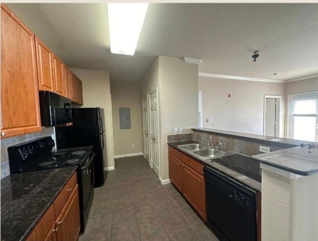 Building Photo - 3 bed, 3 bath -  Crimson Place condo - Ava...