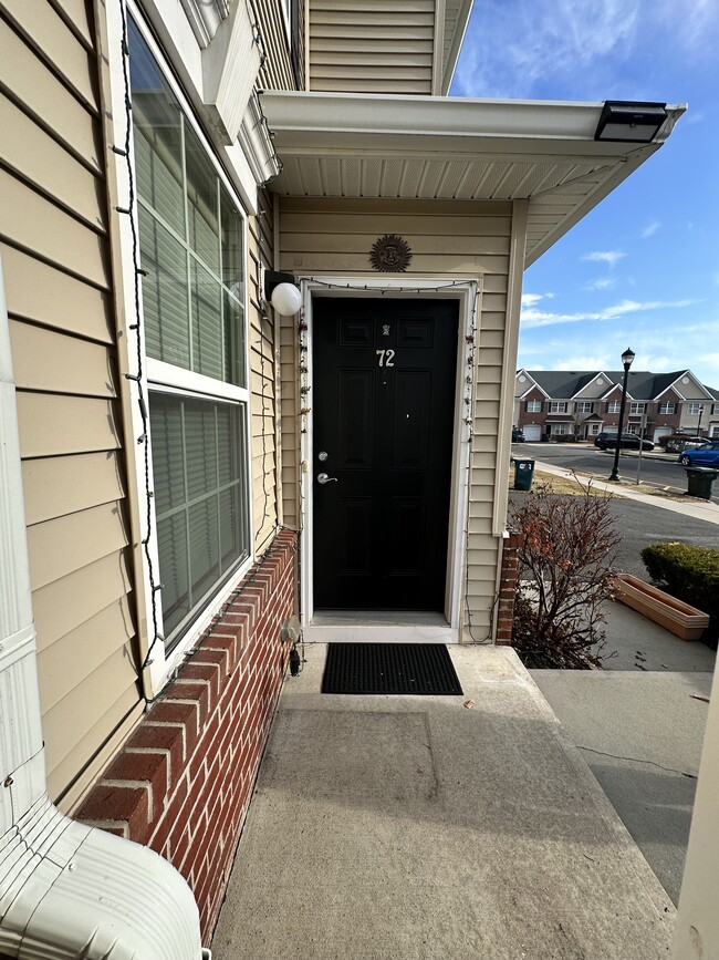 Building Photo - 72 Andrews Way