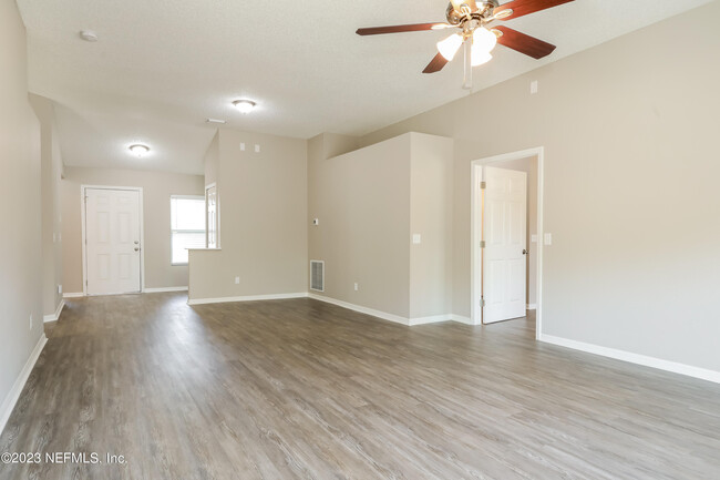 Building Photo - 7871 Moss Pointe Trail E