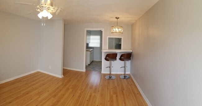 Building Photo - 27 NW 14th Ave