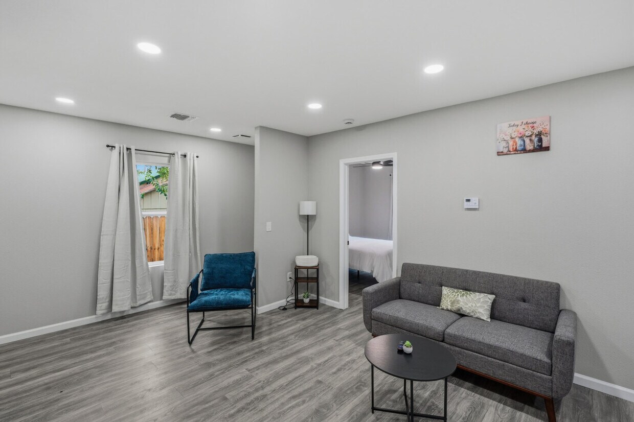 Foto principal - 2306 E Houston St