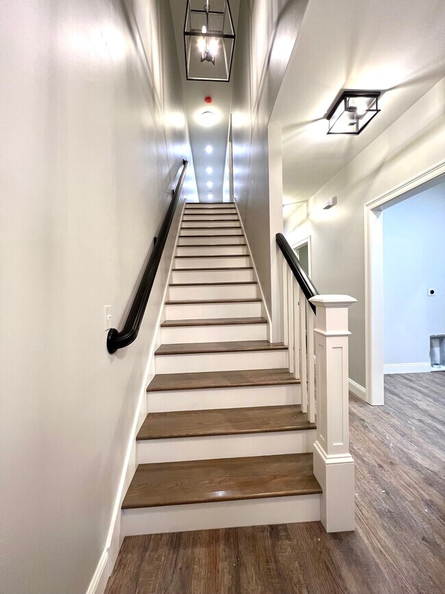 8 Lewis St Unit B, Westfield, MA 01085 Condo for Rent in Westfield