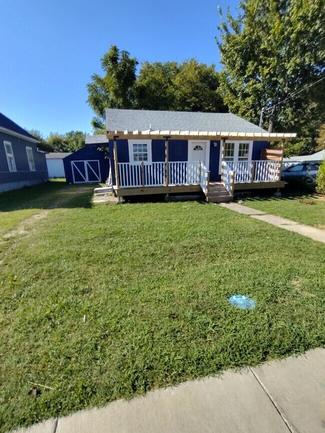 Building Photo - Adorable 2 bedroom 1 bath home