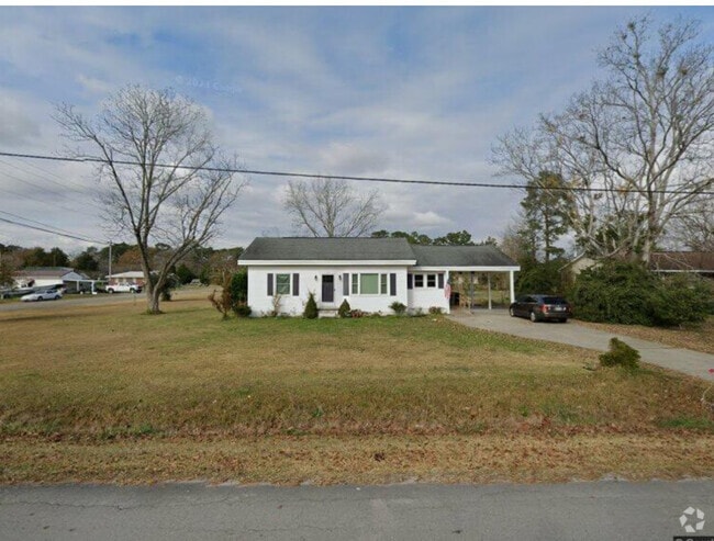 Corner lot - 110 Nunn St