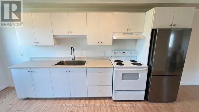 Photo du bâtiment - 737-737 Gladstone Ave