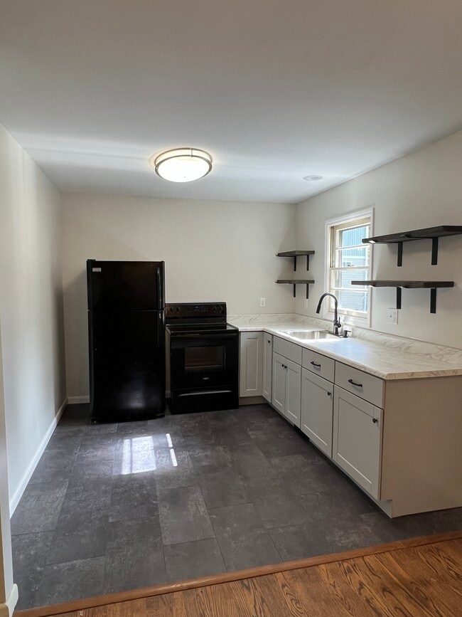 Building Photo - Pine Hill Apartments