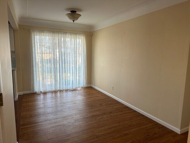 Foto del edificio - Multi Family Home 3 Bedroom and 2 Bath Com...