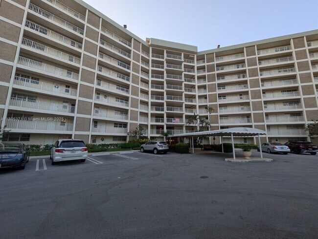 Foto del edificio - 3090 N Course Dr