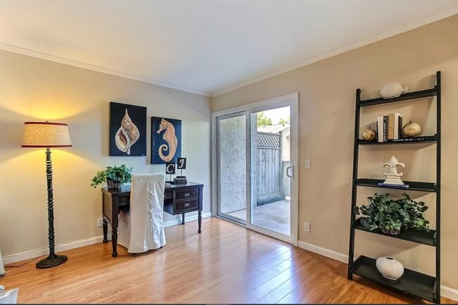 Foto del edificio - 7100 Rainbow Dr