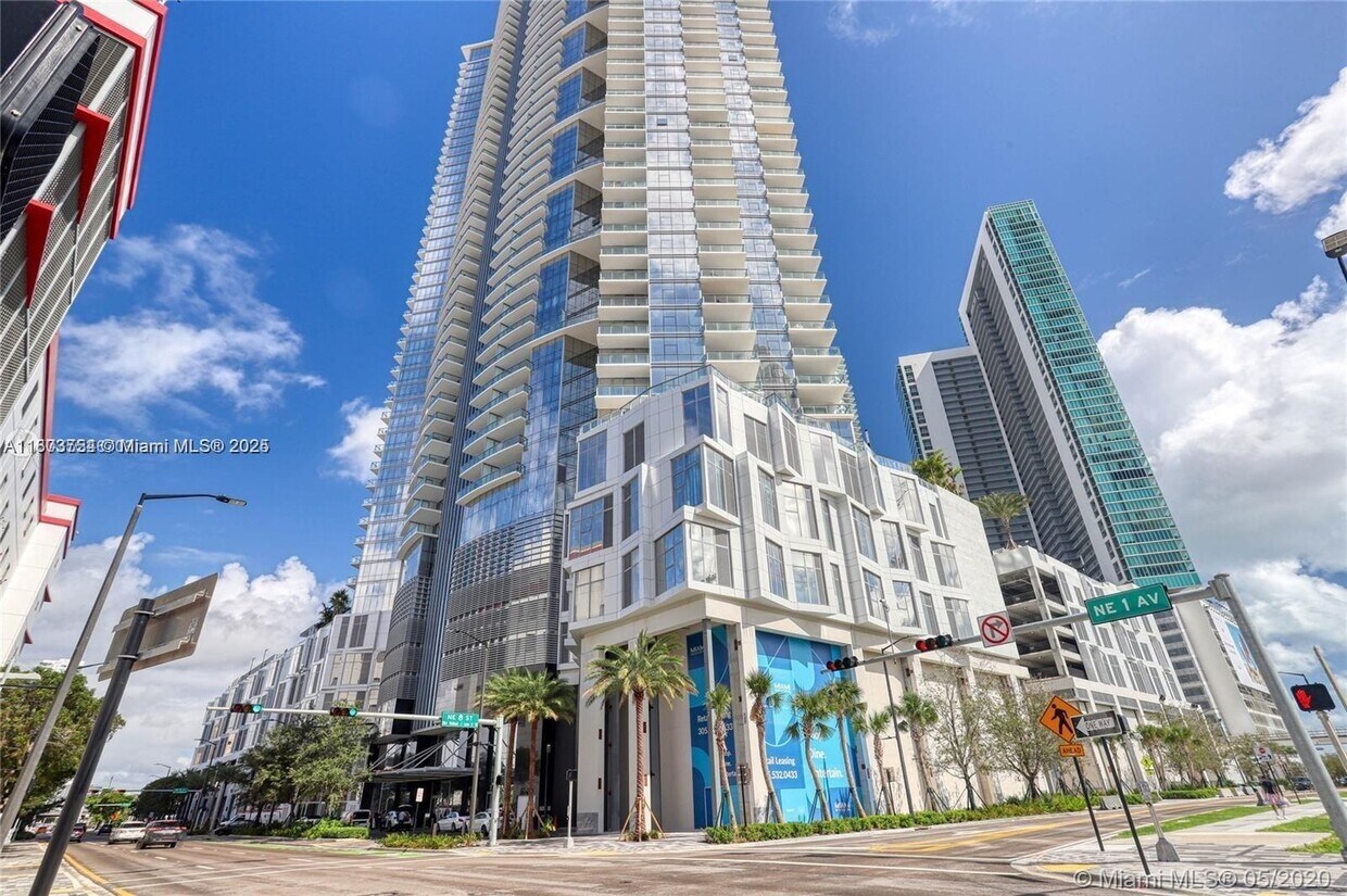 Foto principal - 851 NE 1st Ave