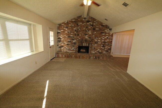 Foto del edificio - 22519 Deville Dr