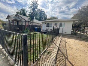 Building Photo - 444-444 Harding Ave