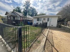 Building Photo - 444-444 Harding Ave
