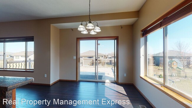 Foto del edificio - 4 br, 3 bath House - 2208 S Hofstad Avenue