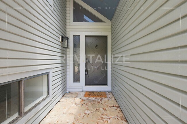 Foto del edificio - 2739 Knollwood Dr