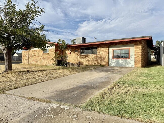Building Photo - 2601 Verde Ave