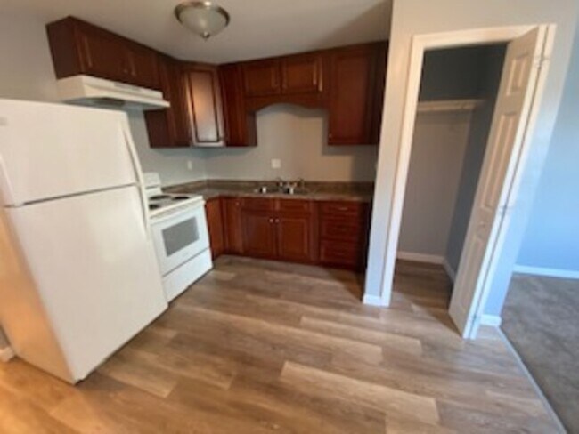 Foto del edificio - 2448 S Main St