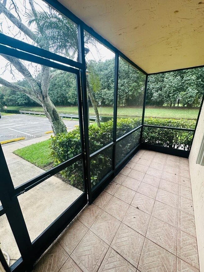 Foto del edificio - 369 Lakeview Dr