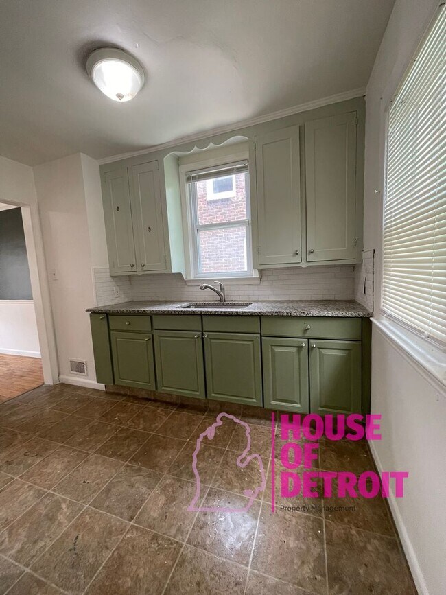 Foto del edificio - 3 BEDROOM | 1 BATH | FREE PRE SCREEN