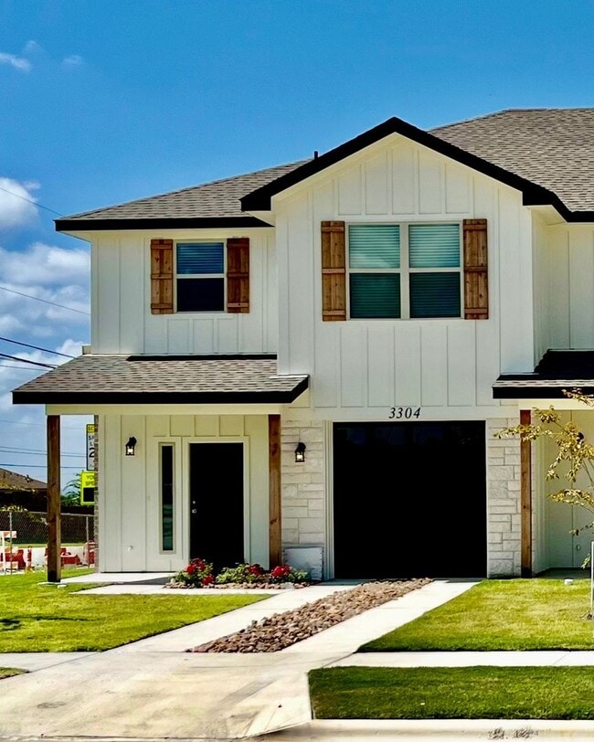Building Photo - 1ST MONTH RENT FREE