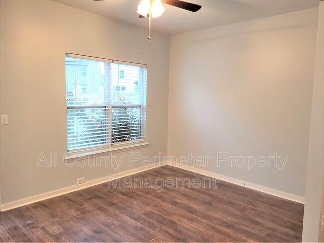 Building Photo - 4870 Tangerine Cir