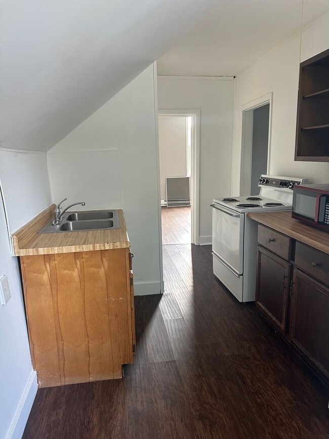 Building Photo - 214 S 16th St