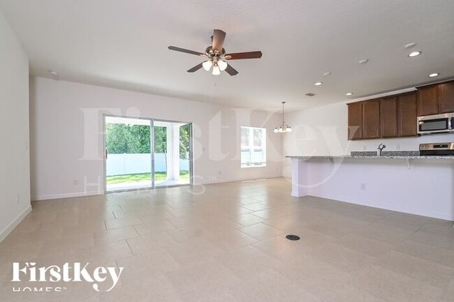 Building Photo - 900 Avenal Ln