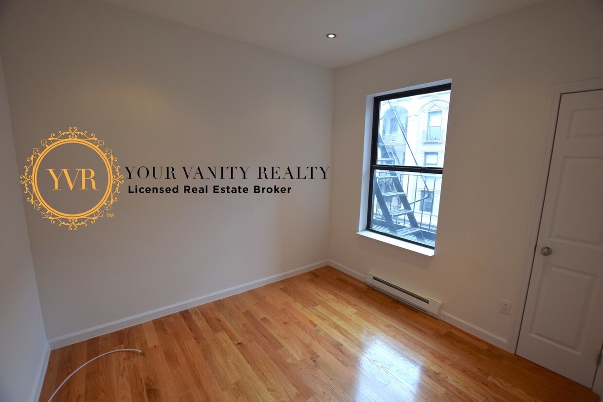 Building Photo - 230 W 107th St