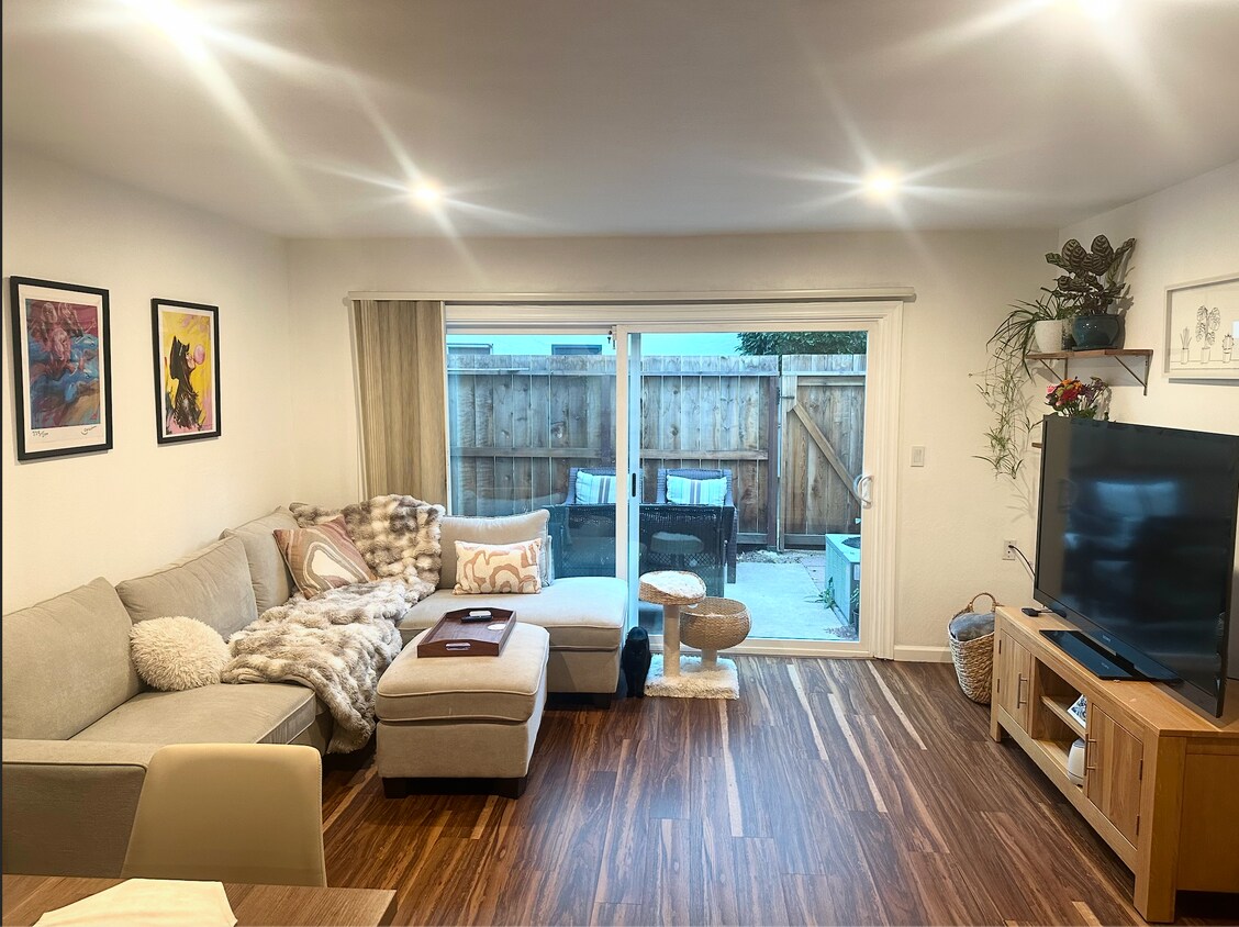 Foto principal - 1411 Creekside Dr