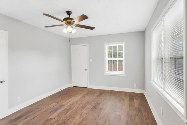 Foto del edificio - 2311 N Louis St
