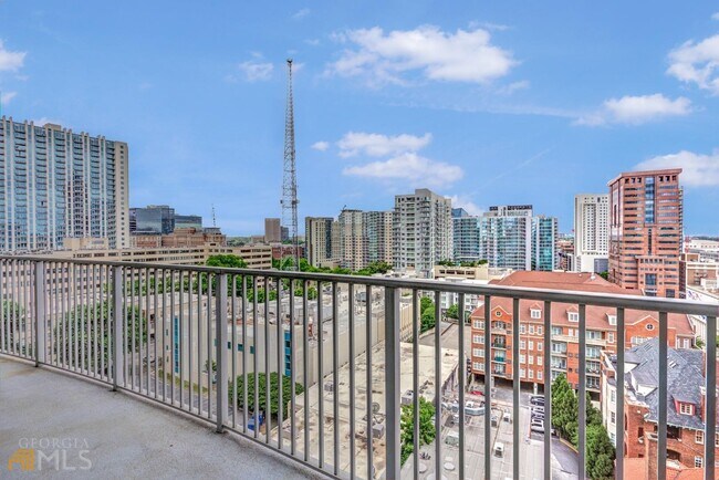 Foto del edificio - 943 Peachtree St NE
