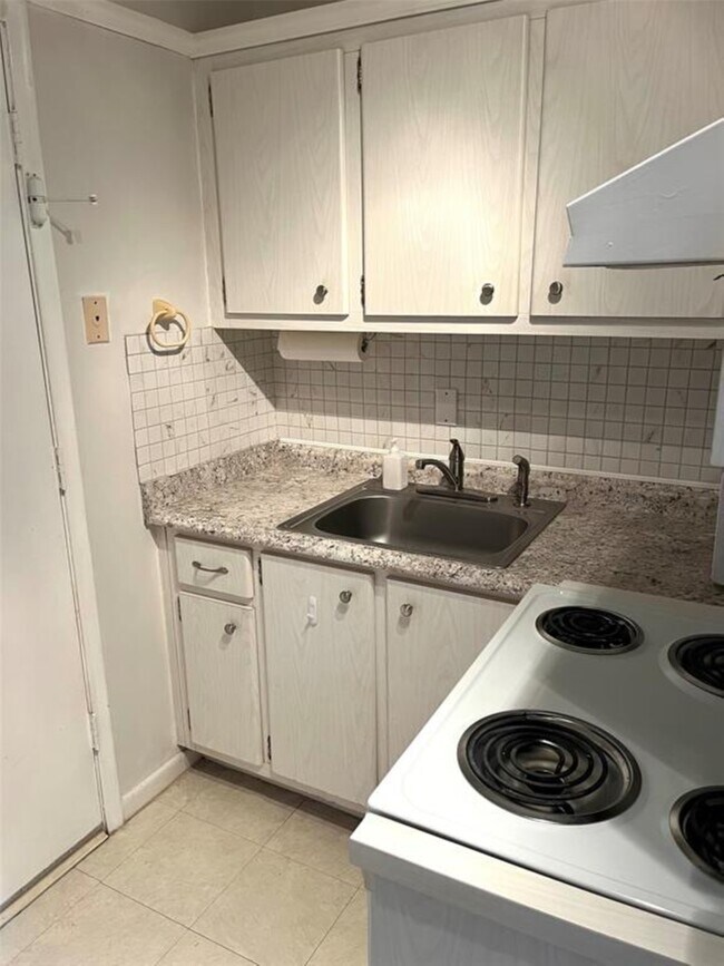 Foto del edificio - 1821 NE 62nd St