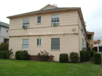 Foto principal - 11135 Camarillo St