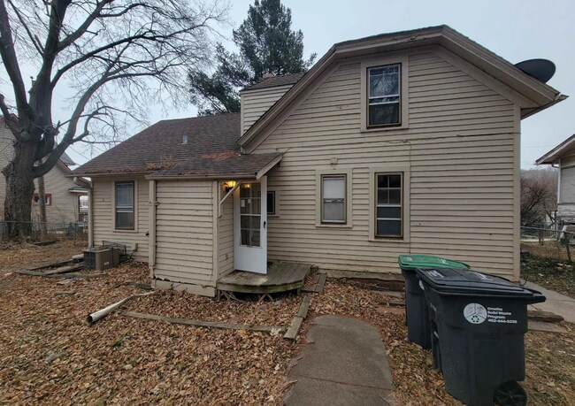 Foto del edificio - 3112 Forest Lawn Ave